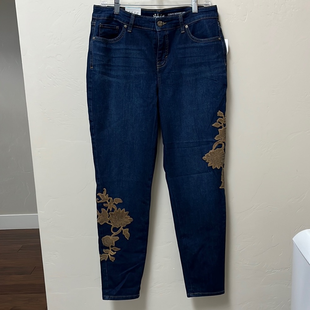 Style and co skinny leg, mid rise ladies jeans. Size 12